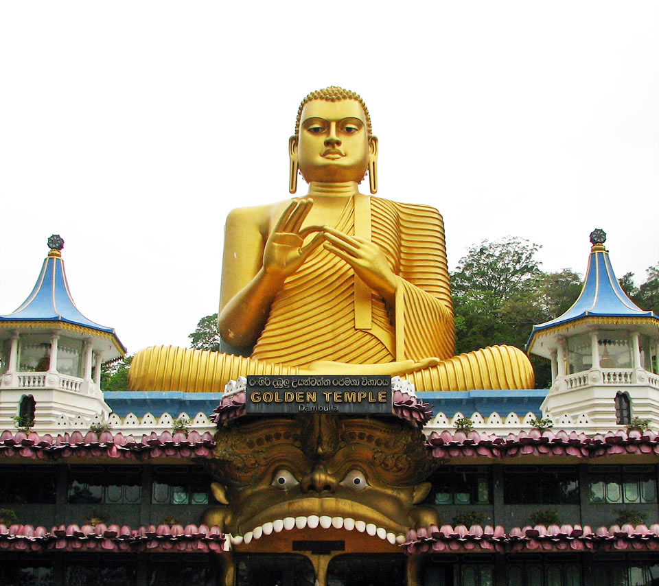 golden buddha statue golden temple